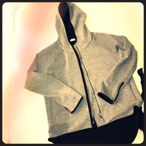 ✖️SOLD✖️ Zara grey high low zip up jacket